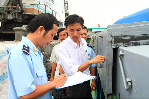 Giám sát hải quan (Customs supervision) là gì? Nguyên tắc tiến hành hoạt động giám sát