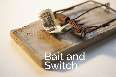 Hành vi 'Treo đầu dê bán thịt chó' (Bait and Switch) trong bán hàng là gì?